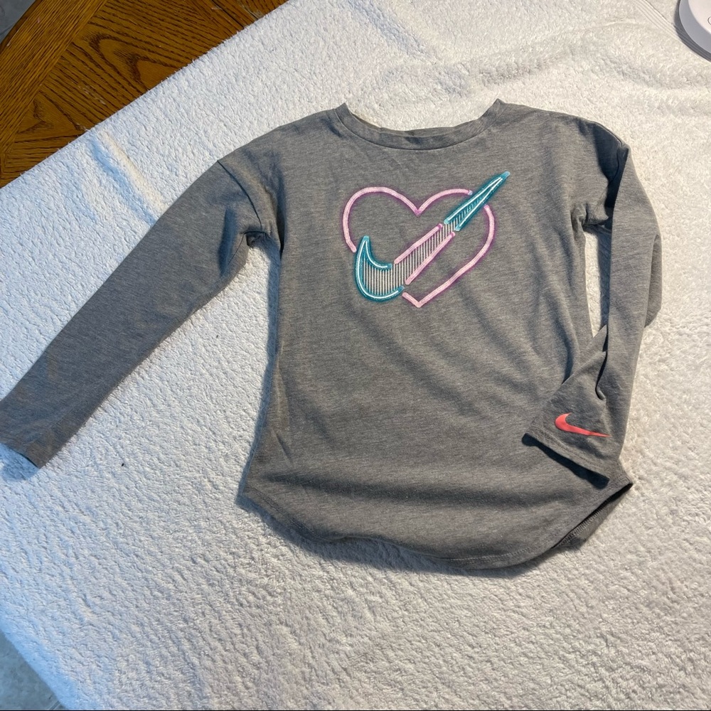 Nike Girls long sleeve t-shirt with neon heart size 5
